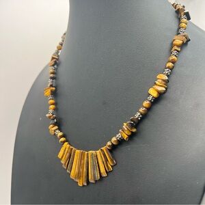 Vintage Carved Tiger’s Eye Tiered Necklace w/
Silver Tone Heart Toggle Clasp